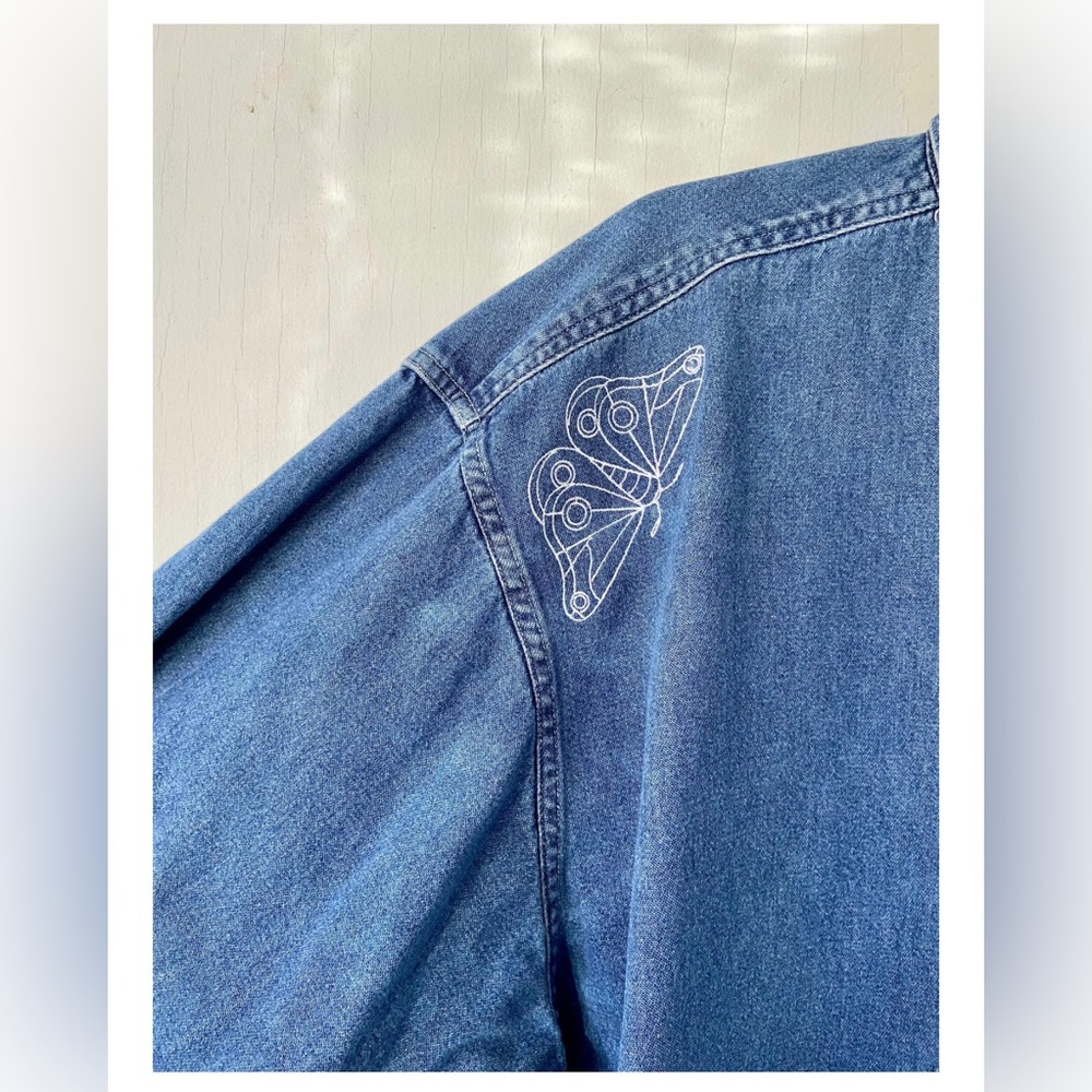 Embroidered Button Down 🐍 - Picture 3 of 3